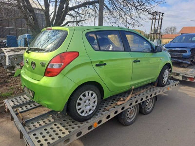 Hyundai i20 r.v.2010,1,2i 57kW zelená metalíza | Vozy na náhradní díly | Autoauto.cz