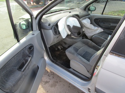 Renault Scenic 1.6 16V r.v. 2001 | Vozy na náhradní díly | Autoauto.cz